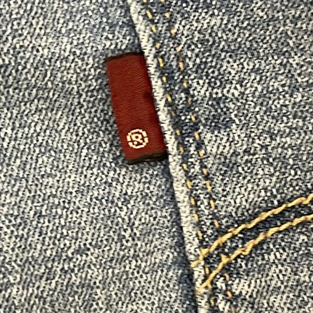 LEVIS WOMENS MID RISE SKINNY  SIZE 6M Classic Blue Jeans